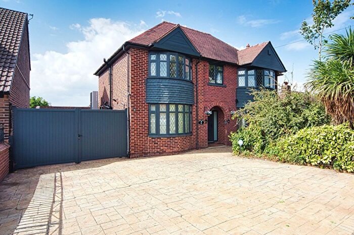 6 Bedroom Detached House For Sale In Kingsway, Ossett, West Yorkshire, WF5