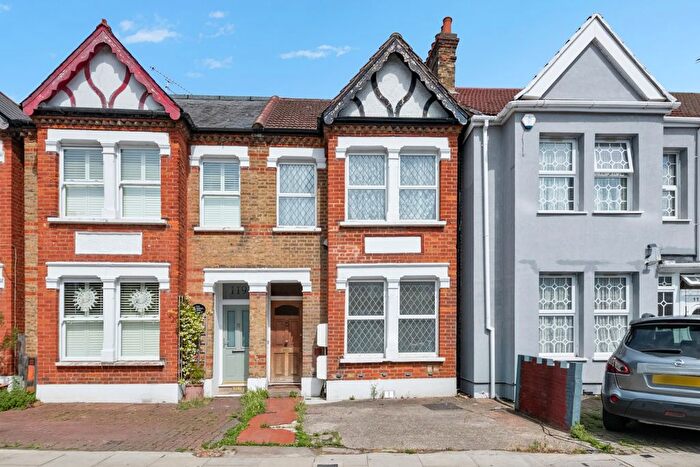 2 Bedroom Flat For Sale In Ground Floor Flat, Greenford Avenue, Hanwell, W7