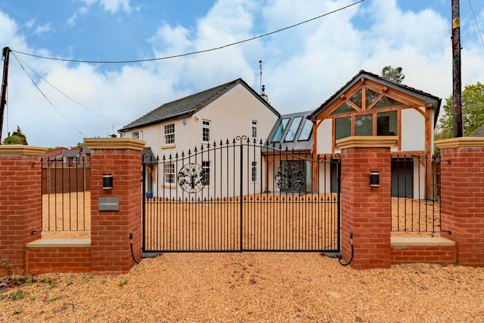 5 Bedroom Detached House For Sale In Cricket Hill Lane, Yateley, Hampshire, GU46