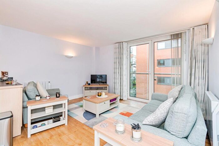 2 Bedroom Apartment For Sale In Channel Way, Southampton, SO14