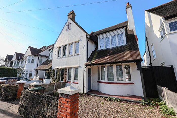 5 Bedroom Semi-Detached House For Sale In Nelson Drive, Leigh-On-Sea, SS9