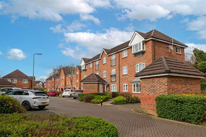 2 Bedroom Property To Rent In Kingsfield Way, Redhill, RH1