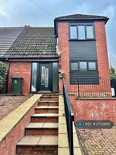 3 Bedroom Semi-Detached House To Rent In Harefield Drive, Heywood, OL10