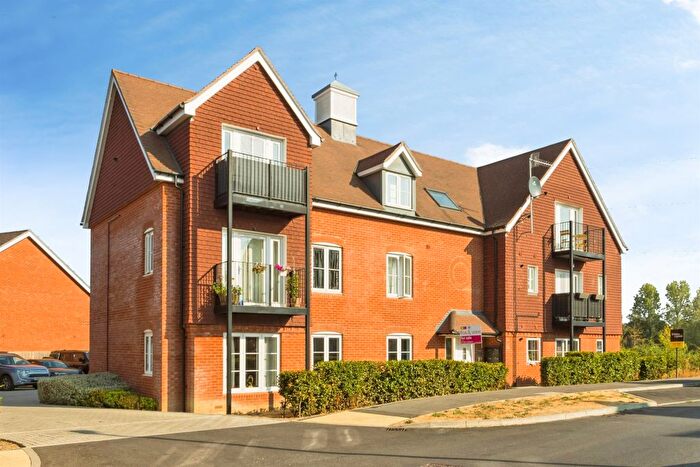 2 Bedroom Flat For Sale In Hoadley Road, Horley, RH6