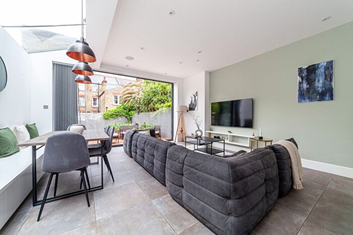 5 Bedroom Terraced House To Rent In Englewood Road, London, SW12