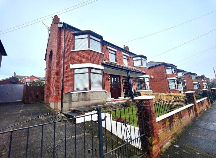 3 Bedroom Semi-Detached House For Sale In Ingledale Park, Belfast, BT14