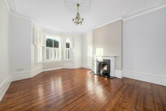 2 Bedroom Apartment To Rent In Thurlow Hill, West Dulwich, London, SE21