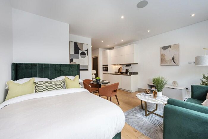 Flat To Rent In Lawrence Road Crouch End, N15