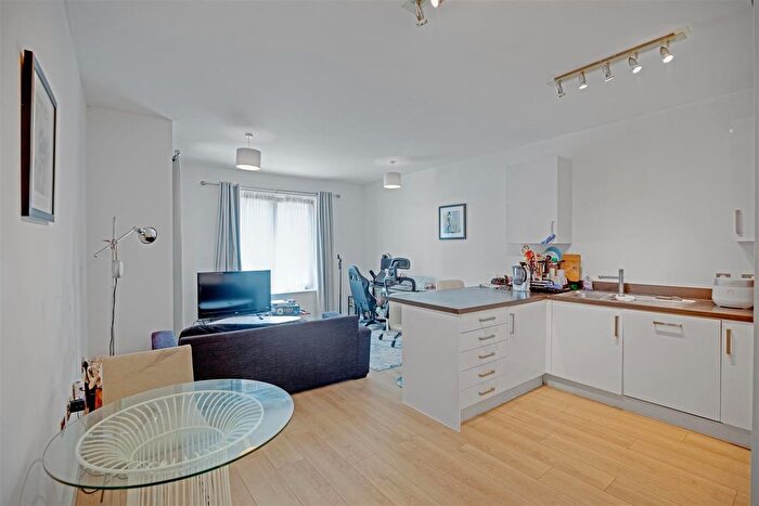 1 Bedroom Flat For Sale In Eddington Court, Canning Town, E16