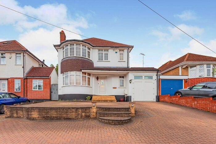 4 Bedroom Detached House To Rent In Courtlands Drive, Watford, WD17