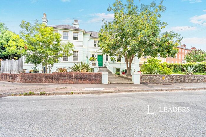 3 Bedroom Apartment To Rent In Upper Bognor Road, PO21