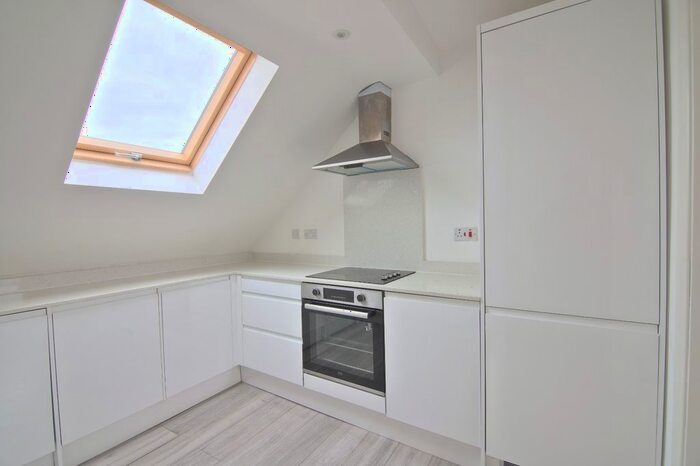 1 Bedroom Flat To Rent In Langdale Avenue, Mitcham, CR4