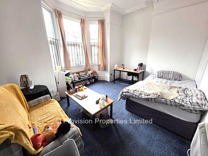 1 Bedroom Flat To Rent In Regent Terrace, Hyde Park, Leeds, LS6