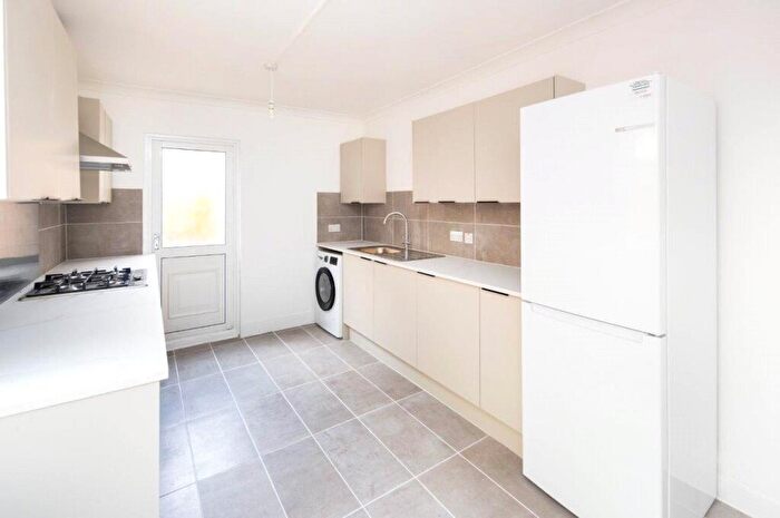 3 Bedroom Terraced House To Rent In Green Street, Plaistow, London, E13