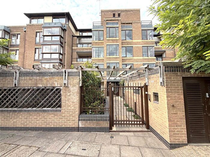 2 Bedroom Apartment To Rent In Beaufort Place, Thompsons Lane, Cambridge, CB5