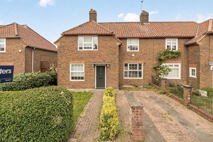 4 Bedroom Semi-Detached House To Rent In Saxon Drive, Acton, W3