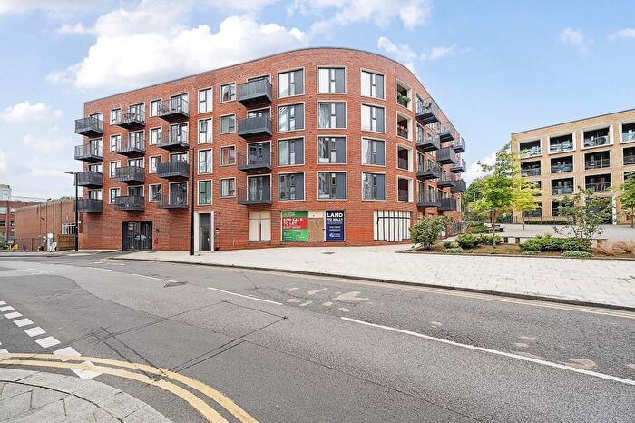 1 Bedroom Flat To Rent In Newland Gate, High Wycombe, HP11