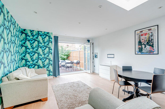 2 Bedroom End Of Terrace House For Sale In Eldon Road, Wood Green, N22