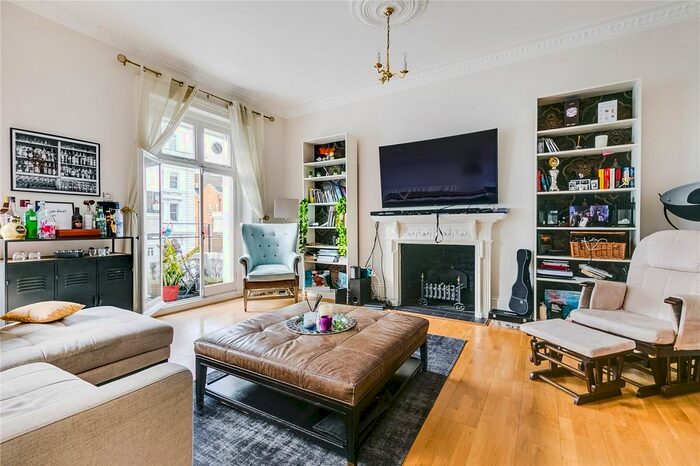 3 Bedroom Flat To Rent In Queensgate Terrace, London, SW7
