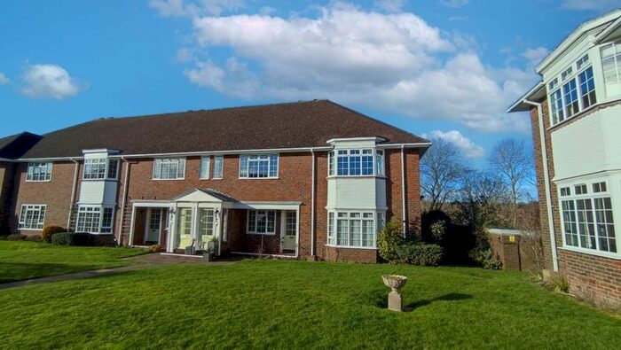 2 Bedroom Flat To Rent In Trafalgar Court, Farnham, GU9