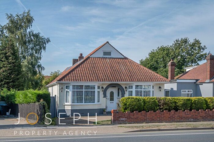 3 Bedroom Detached Bungalow For Sale In Felixstowe Road, Ipswich, IP3