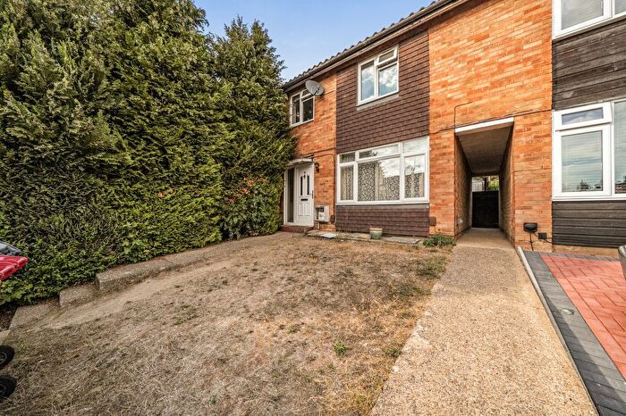 3 Bedroom Terraced House For Sale In Newport Road, Slough, Berkshire, SL2