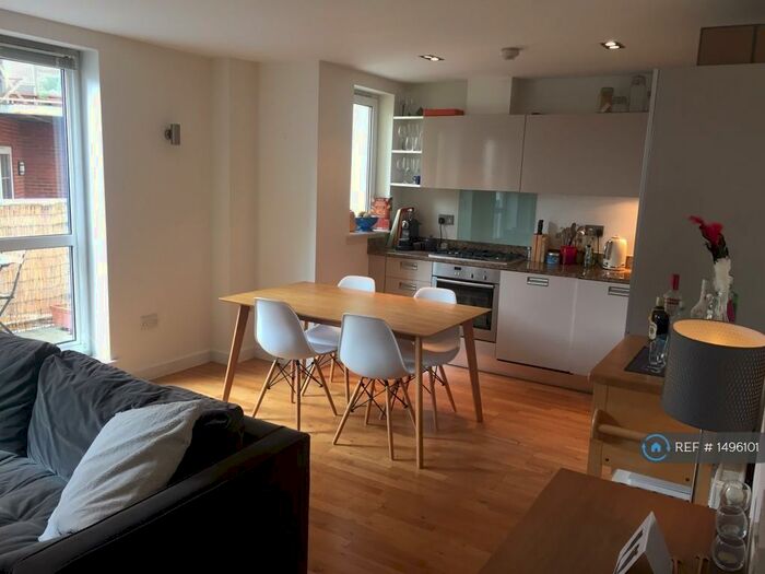 2 Bedroom Flat To Rent In Enfield Road, London, N1