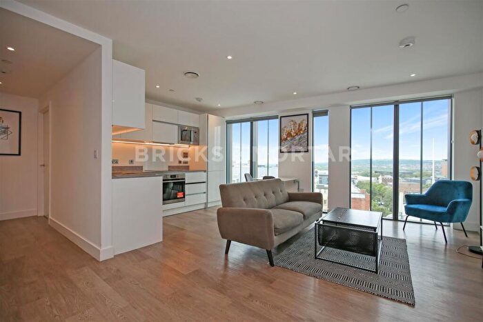 2 Bedroom Apartment For Sale In Hadrian's Tower, City Centre, Newcastle Upon Tyne, NE1