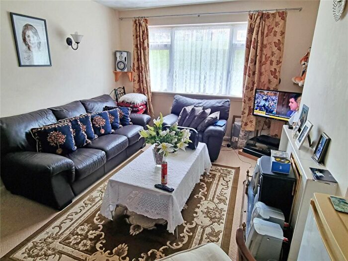 3 Bedroom Terraced House For Sale In Willowdene Close, New Milton, Hampshire, BH25