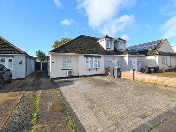3 Bedroom Semi-Detached Bungalow For Sale In Spencer Gardens, Rochford, SS4