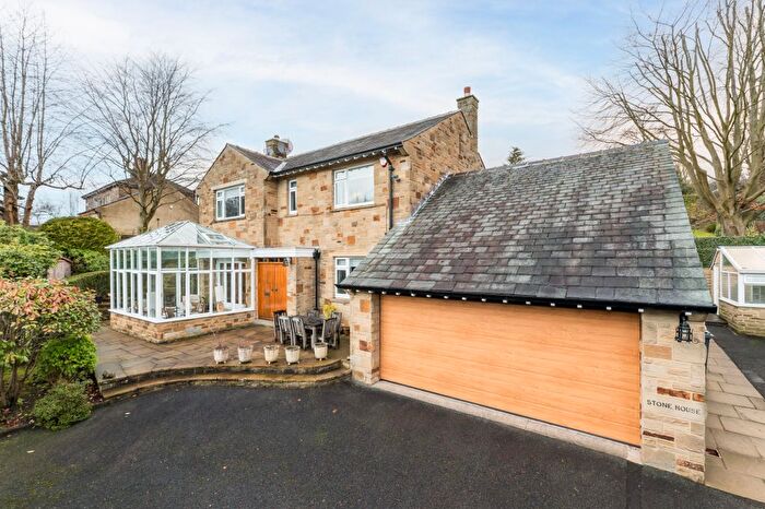 4 Bedroom Detached House For Sale In Beck Lane, Bingley, West Yorkshire, BD16