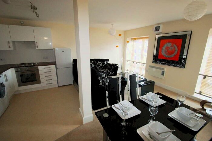 2 Bedroom Flat To Rent In Winker Green Mills, Stanningley Road, LS12