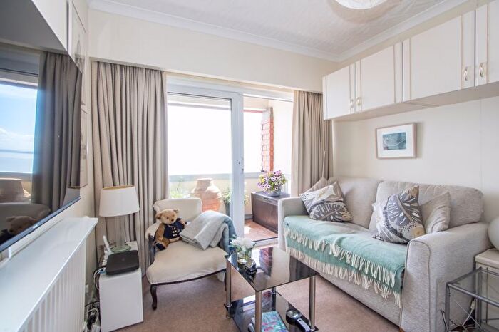 3 Bedroom Flat To Rent In Windsor Court, The Esplanade, Penarth, CF64