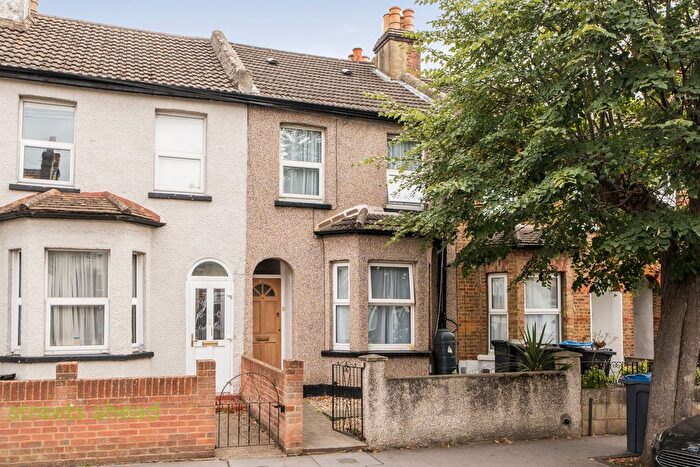 3 Bedroom Terraced House For Sale In Dennett Road, Croydon, CR0
