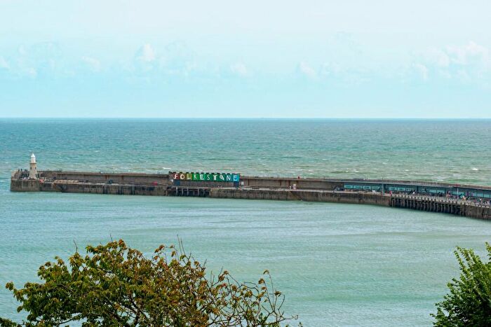 2 Bedroom Apartment For Sale In The Durlocks, Folkestone, CT19