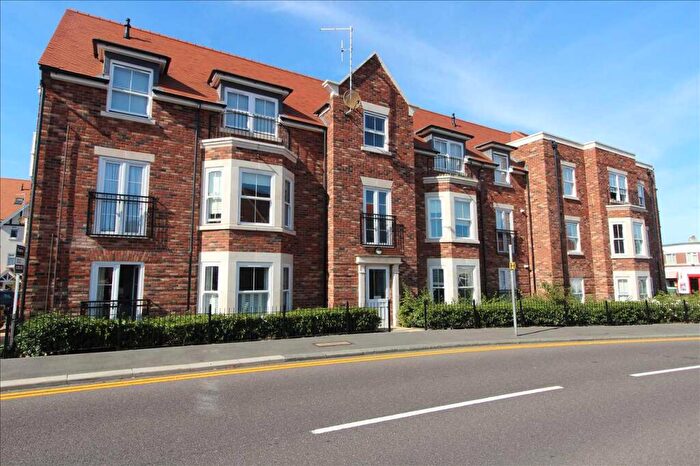 2 Bedroom Apartment For Sale In Albany Court Development, Leigh On Sea, SS9