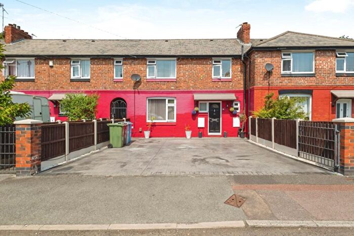 3 Bedroom End Of Terrace House For Sale In Derbyshire Avenue, Stretford, Manchester, M32