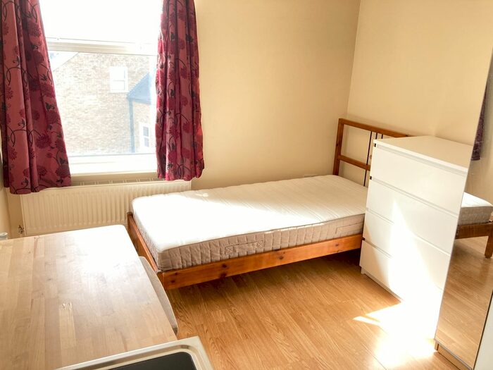 Studio To Rent In Very Lothair Road Area, Ealing, W5
