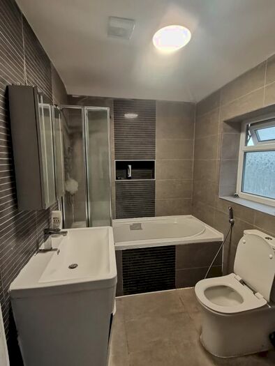 4 Bedroom Semi-Detached House To Rent In Marvel Avenue, Hayes, UB4