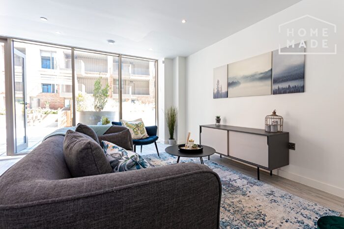 2 Bedroom Town House To Rent In Botanica, M15