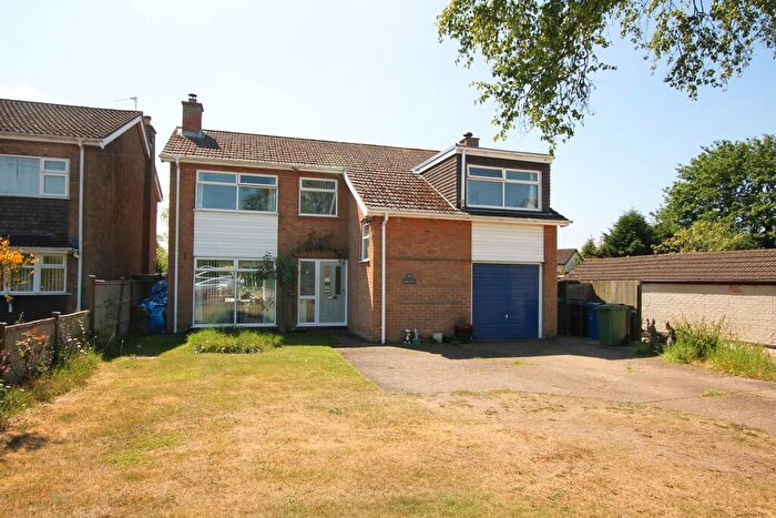 4 Bedroom Detached House For Sale In Gainsborough Road, Middle Rasen, LN8