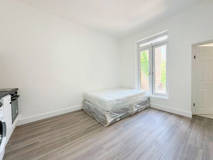 Studio To Rent In Stoke Newington Road, London, N16