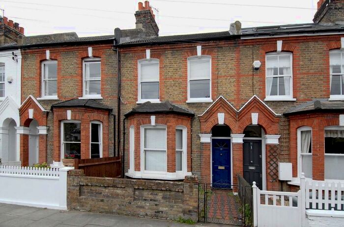 3 Bedroom Flat To Rent In Brocklebank Road, London, SW18