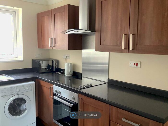 2 Bedroom Flat To Rent In Broadgate Avenue, Beeston, Nottingham, NG9