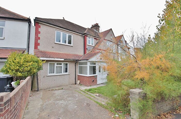 5 Bedroom Semi-detached House For Sale In The Drive, Isleworth, TW7