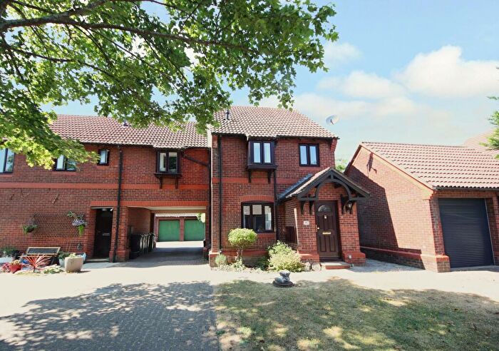 3 Bedroom Link Detached House For Sale In Pegasus Close, Hamble, SO31