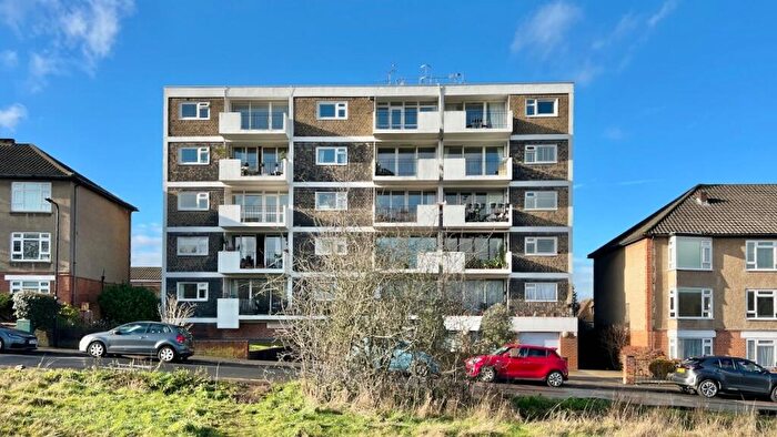 2 Bedroom Flat For Sale In Crescent Road, Chingford, E4