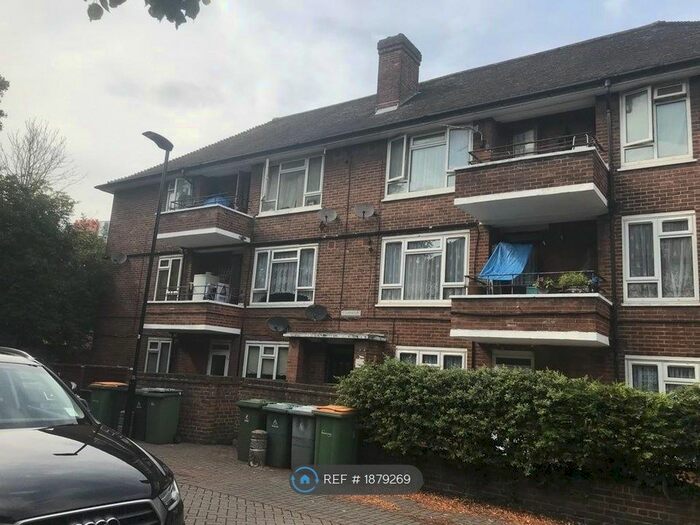 3 Bedroom Flat To Rent In Wren Close, London, E16