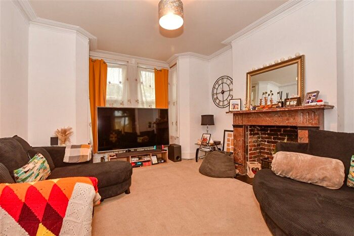 6 Bedroom Semi-detached House For Sale In Magazine Road, Ashford, Kent, TN24