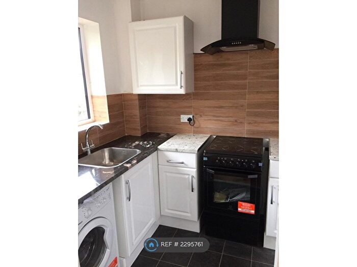 1 Bedroom Flat To Rent In Winston Close, Greenhithe, DA9
